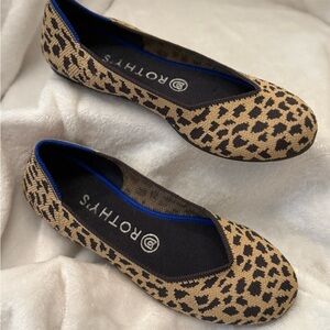 Rothy's Tan and Black Patterned Flats